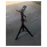 Adjustable tripod jack