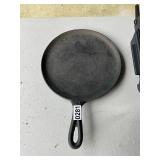 Cast iron griddle skillet w/ heat ring