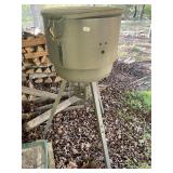 Tripod deer feeder