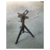 Adjustable tripod jack