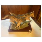 2 wolves running statue