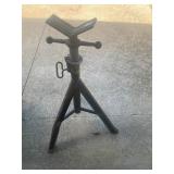 Adjustable tripod jack