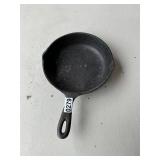 Cast iron skillet W/ heat ring