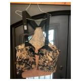 Camouflage turkey hunting vest/seat