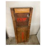 Adjustable head floor keeper