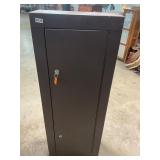 Metal gun safe with key