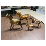 4 plastic horses