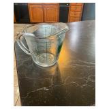 Anchor Hocking 2cup glass measure - green
