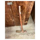 Pick axe working tool