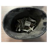 Wall anchors and can