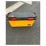 Rubbermaid storage box Sizes in pics