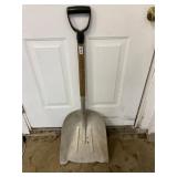 Aluminum scoop shovel