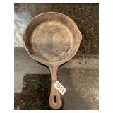 Benjamin cast iron skillet with heat ring