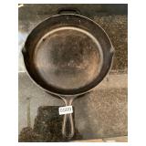 Lodge cast iron skillet with heat ring