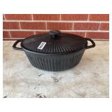 Cast iron oval Dutch oven