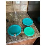 3 Pyrex bowls/ lids - glass mixing bowl