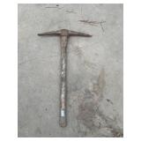 Pick axe working tool