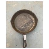 Cast iron skillet with heat ring