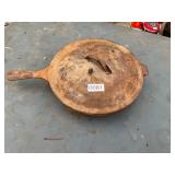 Lodge cast iron skillet with lid