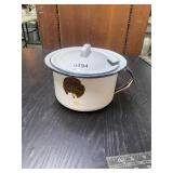 Blk/Wht Porcelain Enameled Ware - Chamber Pot