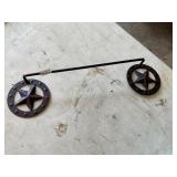 Light weight metal horse shoe wall decor
