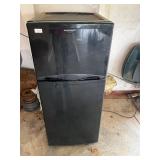 Frigidaire apartment fridge ï¿½ read