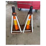 2- jacks 3 ton. One handle