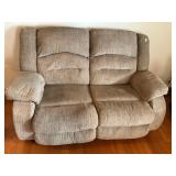 Very nice fabric loveseat - electric endcliners