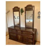 Beautiful dresser with two mirrors