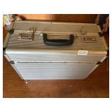 Aluminum flip top locking storage case