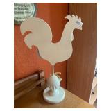 Wooden chicken decor between friends