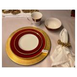 12 place setting - Holiday 09 fine China set