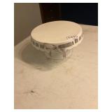 White pedestal cake plate- 8ï¿½