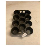 Griswold, no 10 cast-iron muffin pan