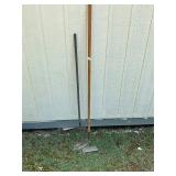 2- garden hoe working tools