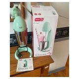 Dash retro milkshake maker