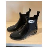 Size 8 black Marc Fisher half boots