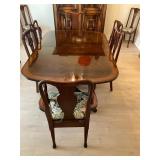 Beautiful Oak table, 3 leaves, 10 chairs