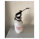 1 gallon pump sprayer, good compression