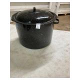 Black enamel canning pot with lid
