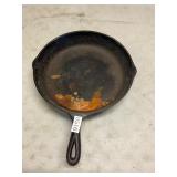 Cast iron skillet with heat ring