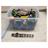 Tote full legos