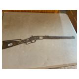 Tin metal rifle wall decor