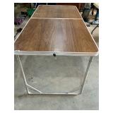 Folding camping table