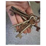 Cup full of old skeleton keys - various shapes