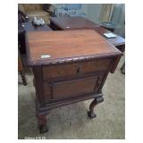 beautiful vintage  wooden end table