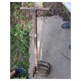Vintage edger hand yard impliment GBW