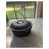 Lodge cast iron Dutch oven