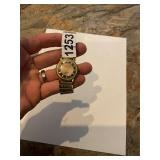 Watch- menï¿½s watch gold band