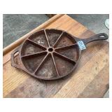 Lodge cast iron divided cornbread skillet